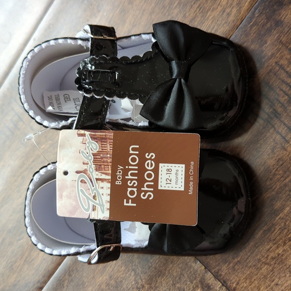 Black Shiny (like patent leather) Baby dress shoes - Picture 3 of 8